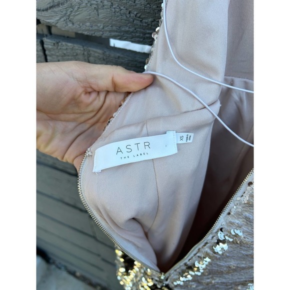 ASTR the Label Two Way Flippy Gold Sequin Mini Dress w/ Spaghetti Straps sz XS - Picture 7 of 9